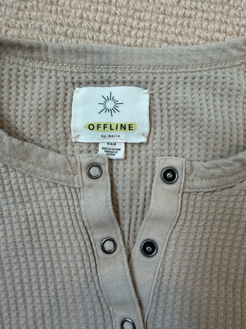 AERIE Offline waffle Henley size M - Picture 2 of 4